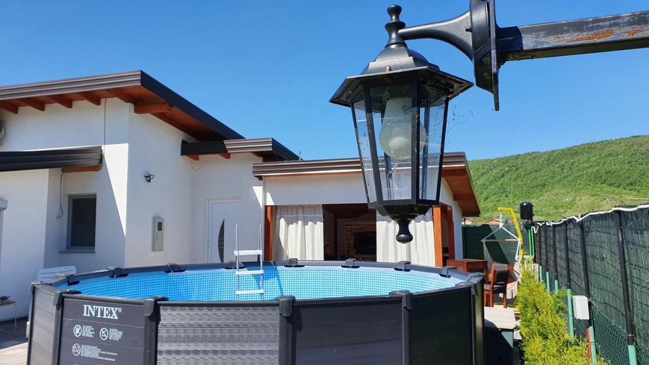 Holiday Home Emma Bihać エクステリア 写真