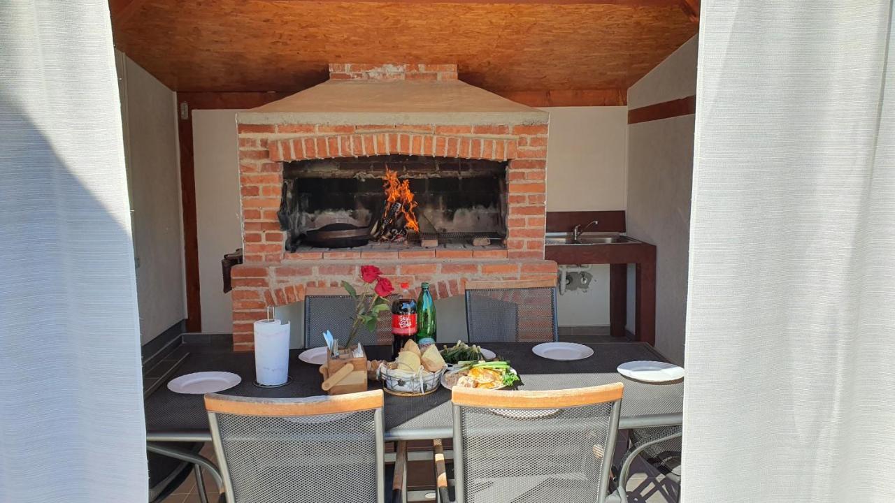 Holiday Home Emma Bihać エクステリア 写真