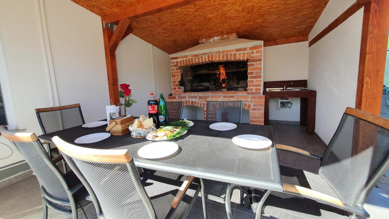 Holiday Home Emma Bihać エクステリア 写真