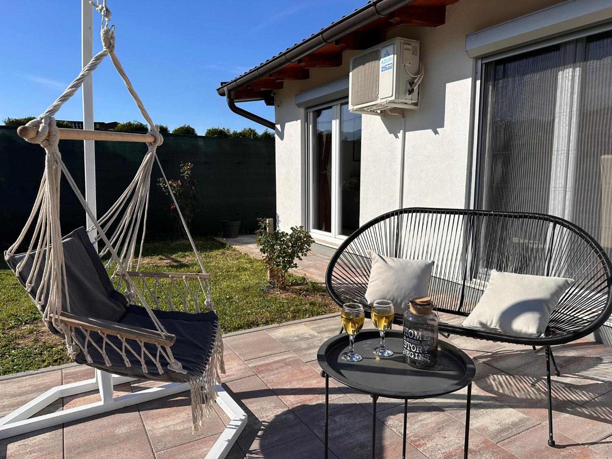 Holiday Home Emma Bihać エクステリア 写真