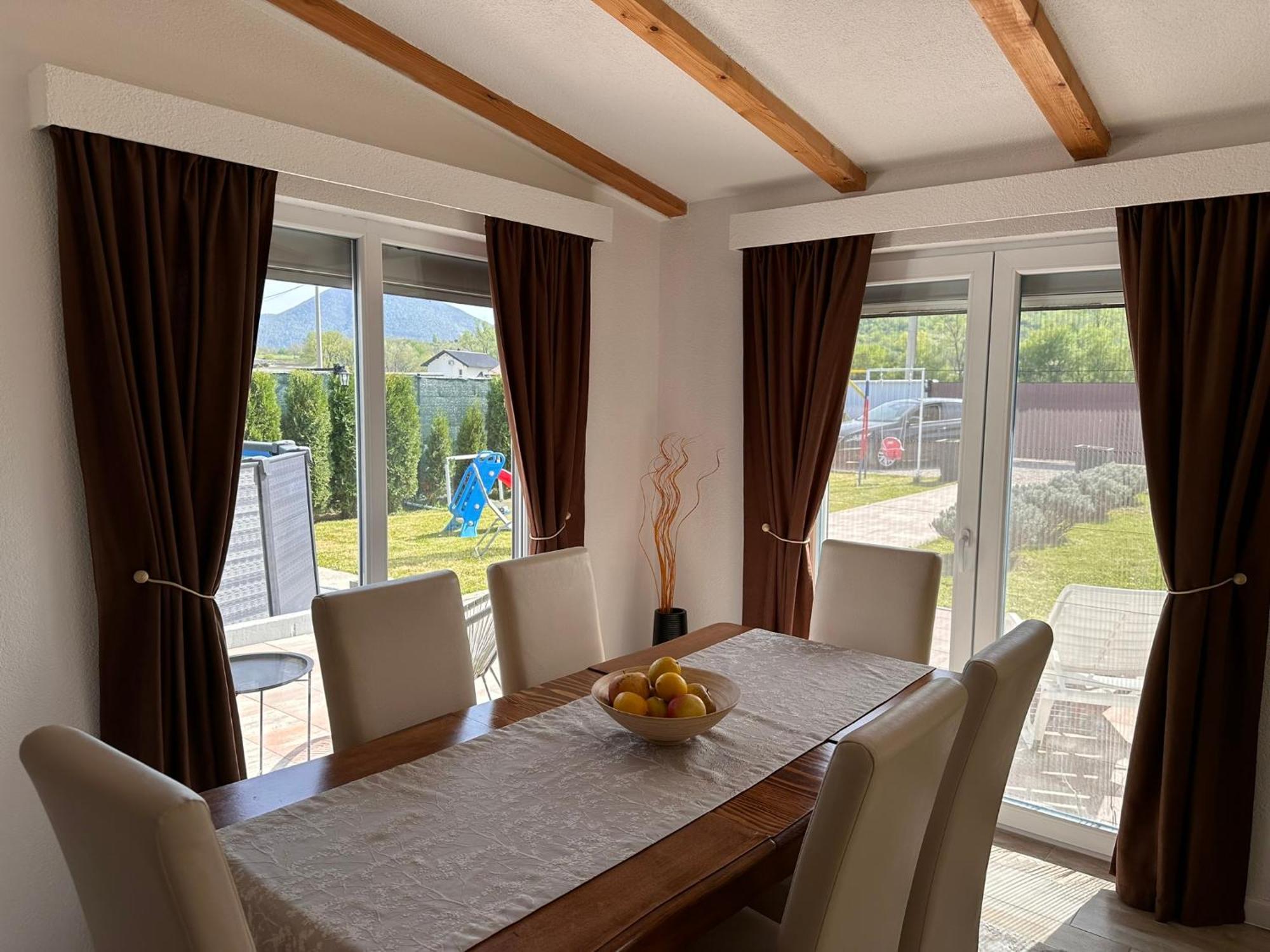 Holiday Home Emma Bihać エクステリア 写真
